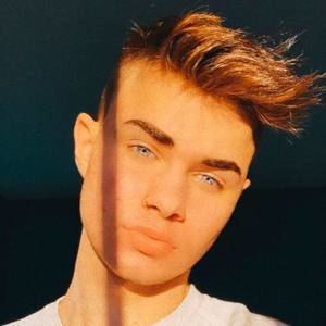 Meet your Posher, Austin